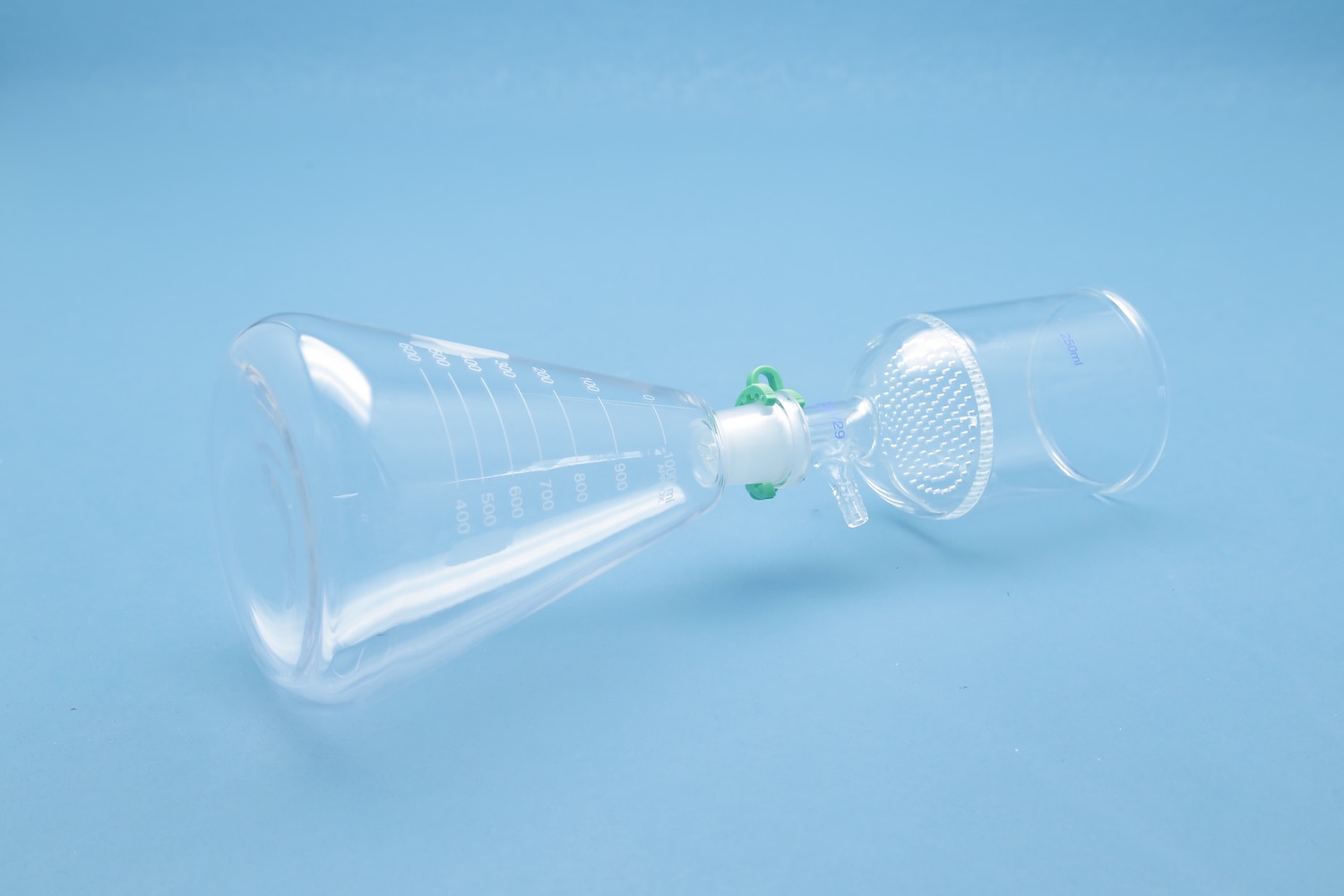 Introduction to the principle of distillation using double-layer glass reactors